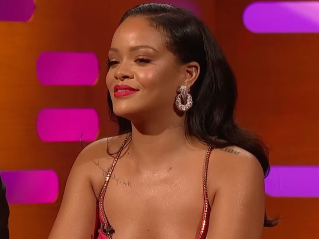 Rihanna usa humor para rebater boatos sobre nova gravidez