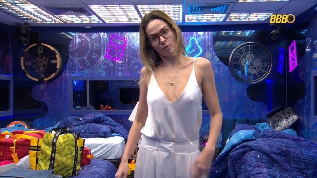 Ana Paula Renault escolhe look branco para a final do BBB26 e agita a web