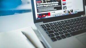 Reality shows e notícias de famosos seguem entre os conteúdos mais consumidos da internet no Brasil